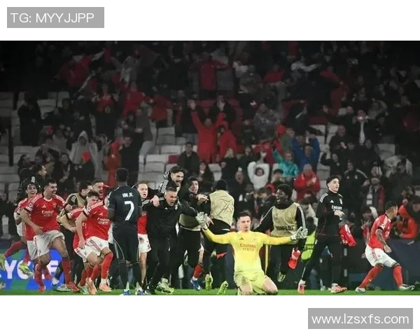 欧冠激战：拜仁逆转那不勒斯乌龙球瞬间点燃全场激情与十大精彩进球回顾