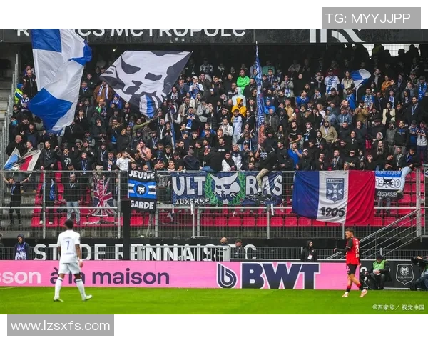 足总杯激战：巴黎圣日耳曼与那不勒斯战平引发全场热议与战术分析