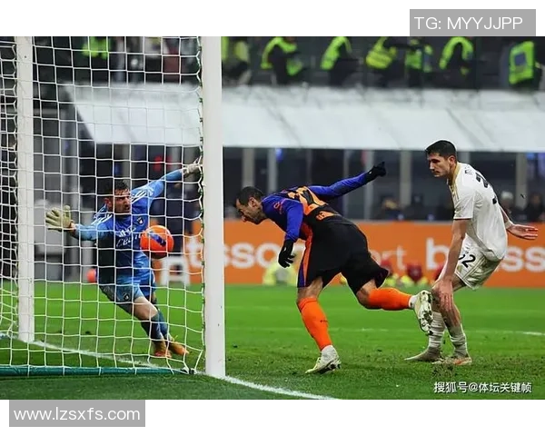 国米大胜巴黎圣日耳曼帽子戏法引发争议判罚全场沸腾